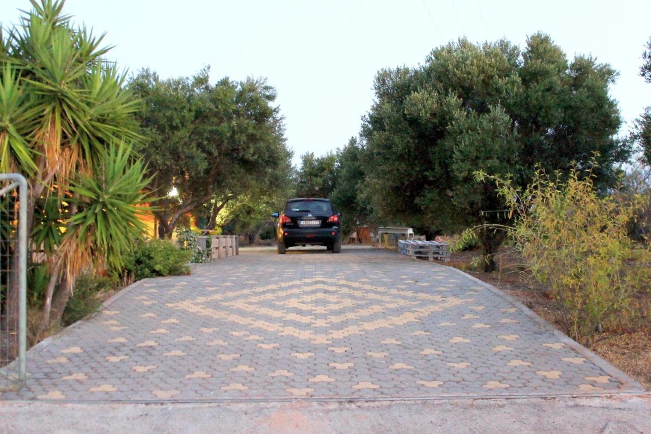 Katy'S Place Kalathas Exterior photo